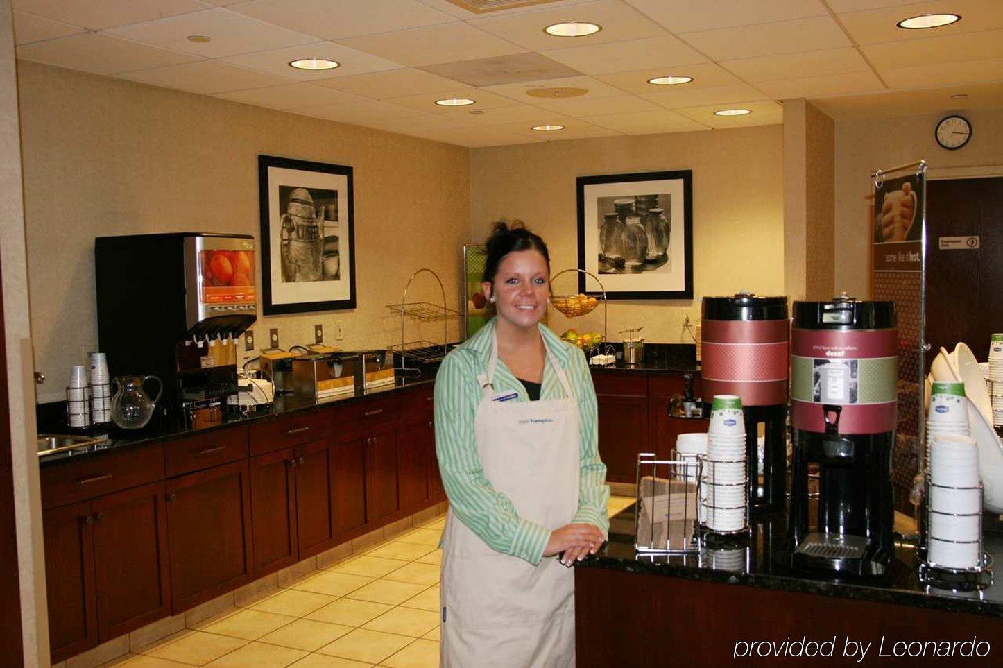 Hampton Inn & Suites Providence-Warwick Airport Restoran fotoğraf